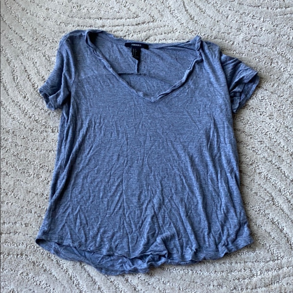 grey t shirt